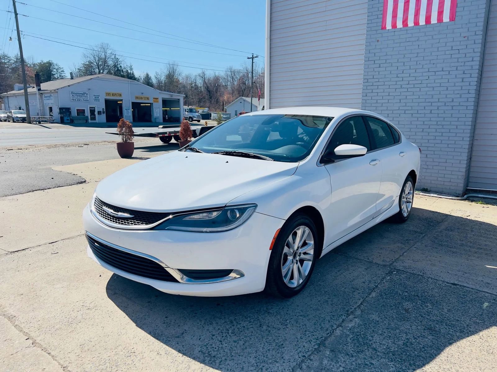 Used 2015 Chrysler 200 Limited w/ Convenience Group FWD image 1