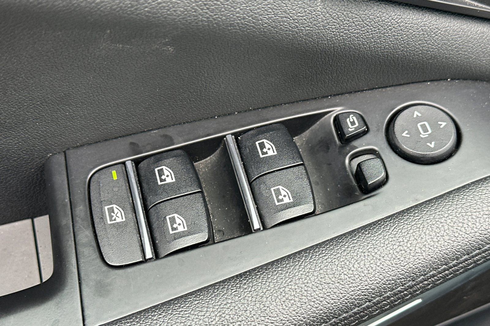 Used 2022 BMW X5 xDrive40i w/ Parking Assistance Package image 12