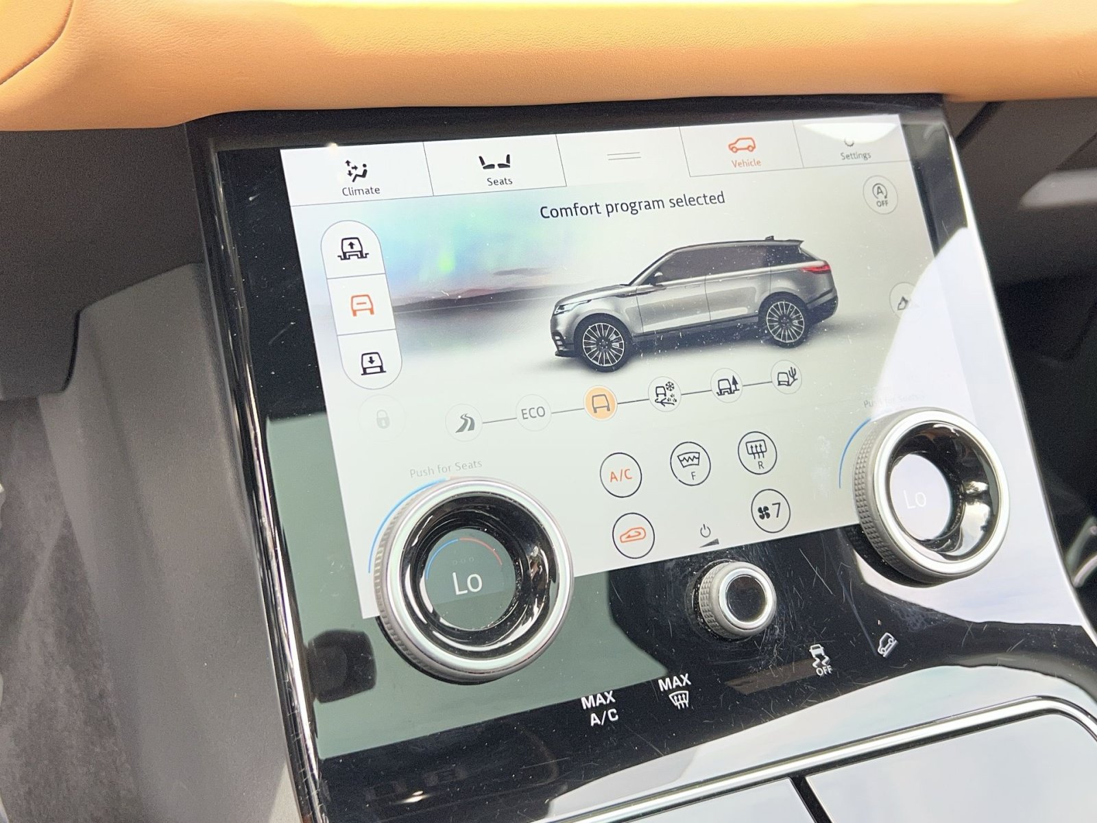 Used 2019 Land Rover Range Rover Velar R-Dynamic HSE AWD/4WD image 39