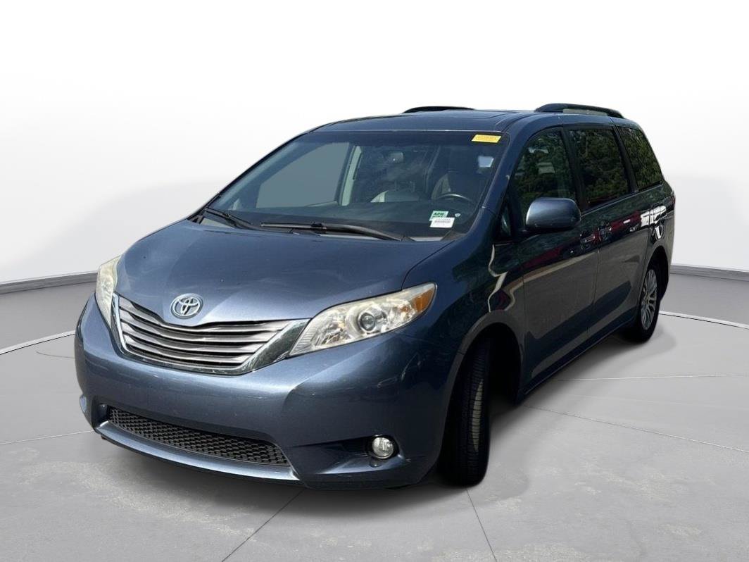Used 2015 Toyota Sienna XLE Premium FWD image 2