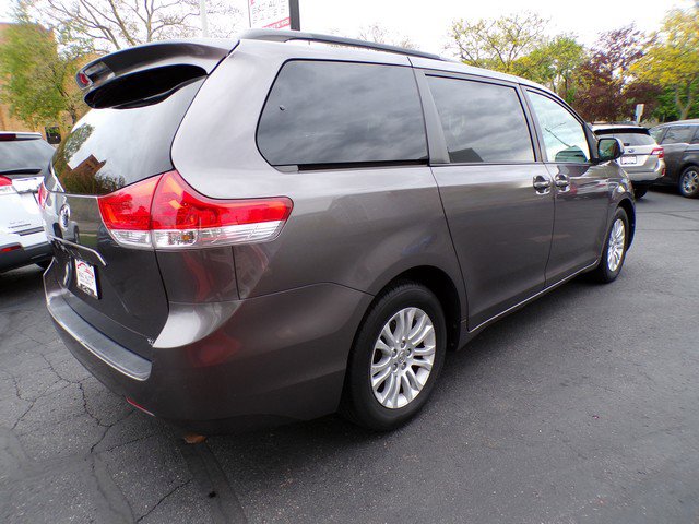 Used 2013 Toyota Sienna XLE FWD image 8