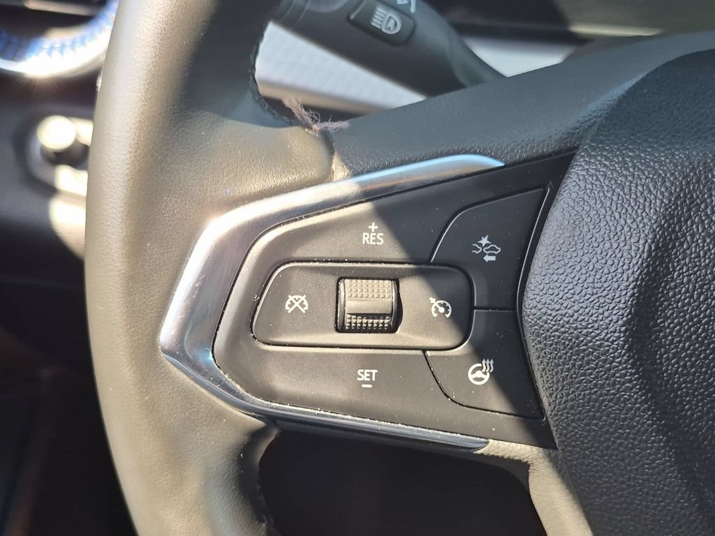 Used 2025 Chevrolet Trax LT w/ LT Convenience Package FWD image 21