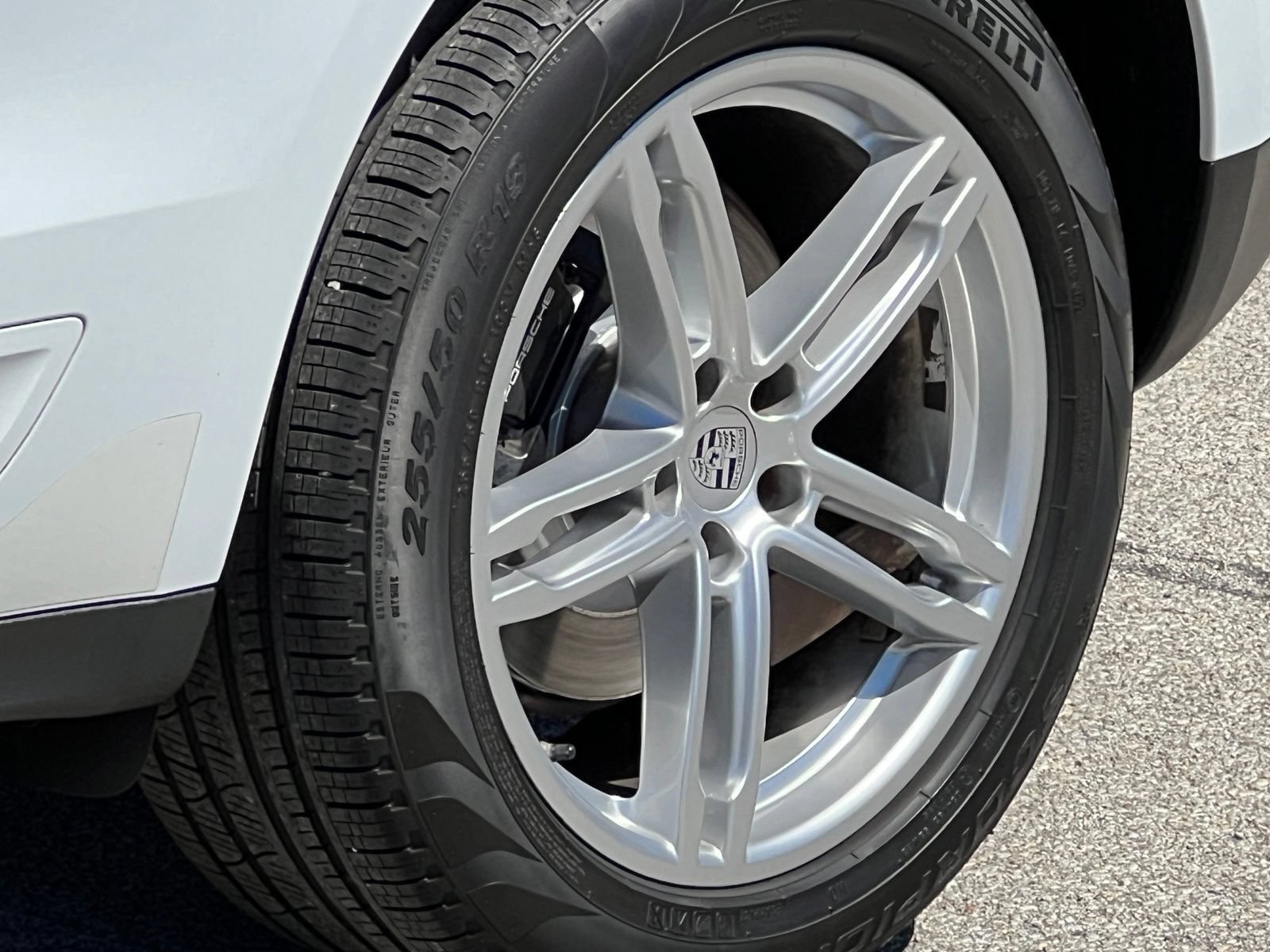 Used 2018 Porsche Macan AWD/4WD image 12