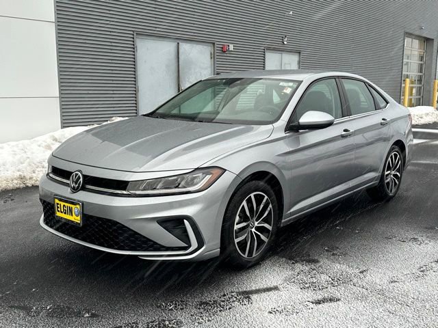 Certified 2025 Volkswagen Jetta SE image 3