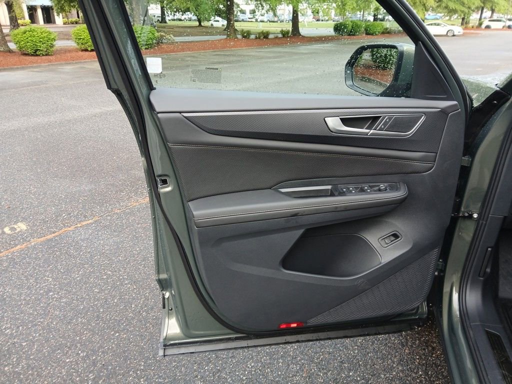 New 2025 Volkswagen Atlas Cross Sport SEL image 10