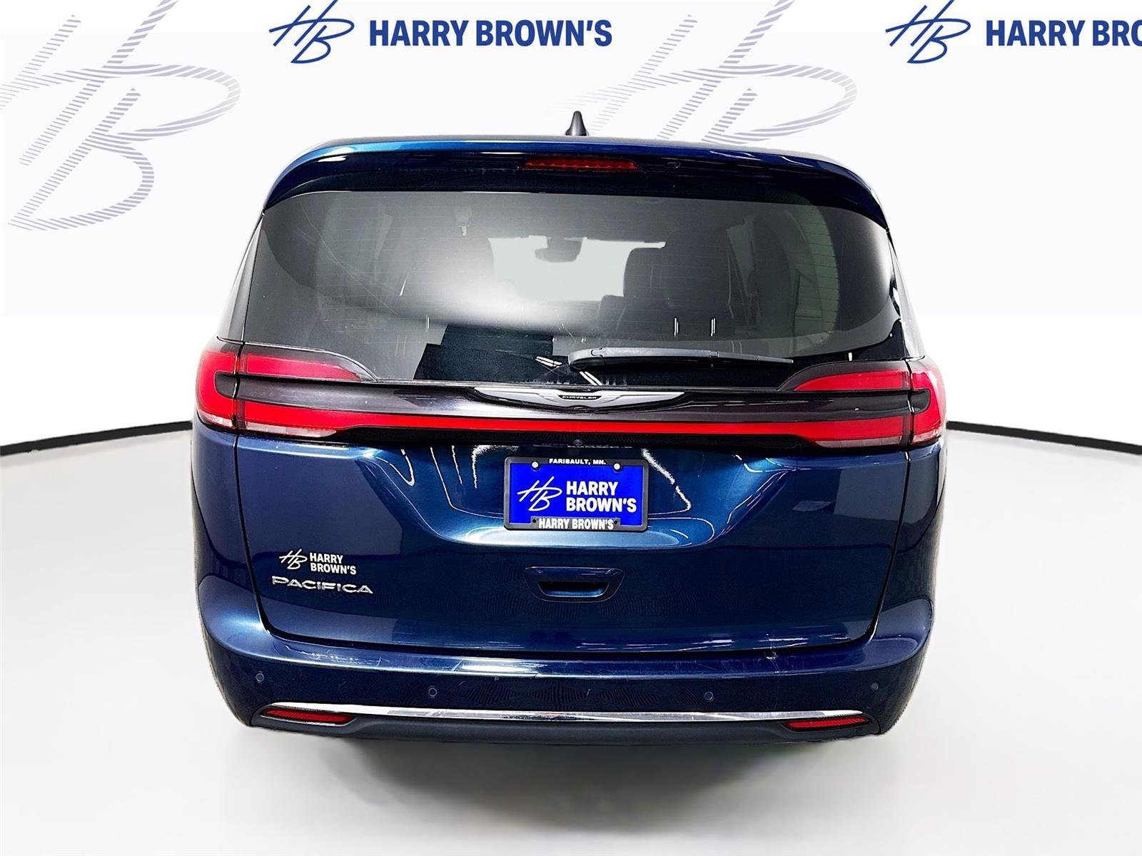 Used 2023 Chrysler Pacifica Touring-L image 30