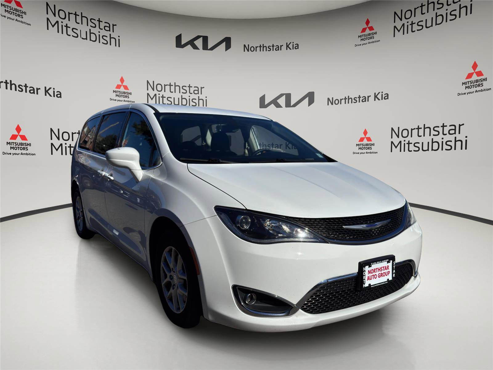 Used 2020 Chrysler Pacifica Touring image 5