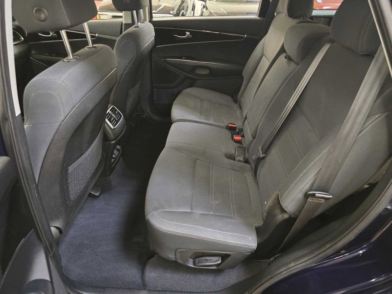 Used 2020 Kia Sorento LX FWD image 7