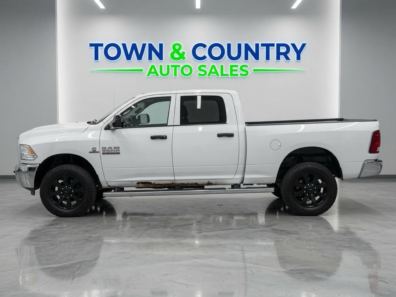 Used 2013 RAM 2500 Tradesman w/ Chrome Appearance Group AWD/4WD image 2