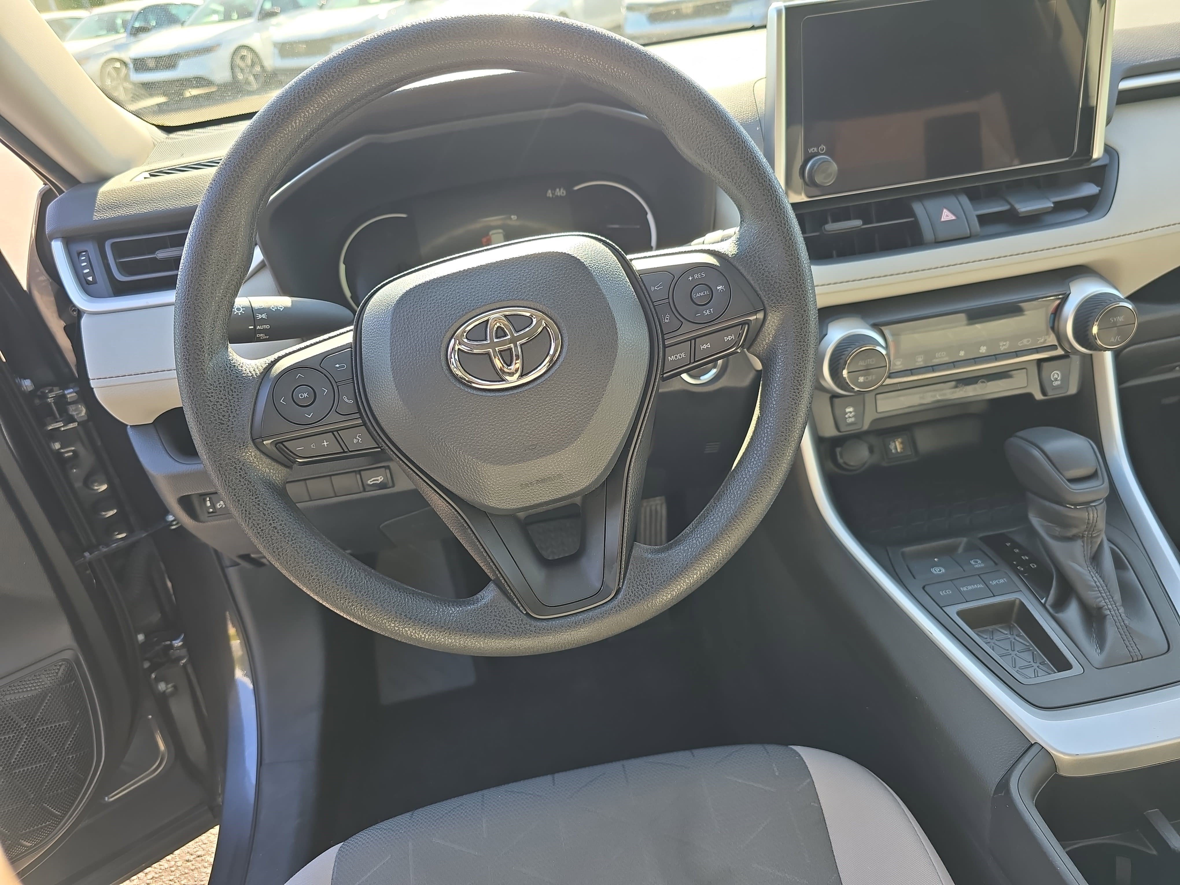 Used 2023 Toyota RAV4 XLE w/ Convenience Package FWD image 17