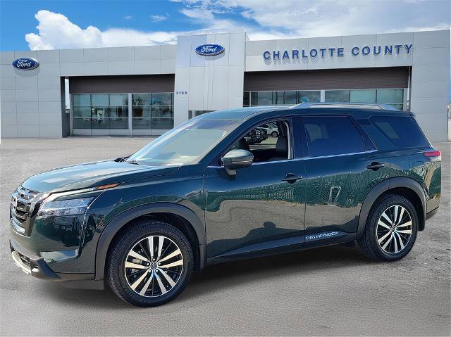 Used 2024 Nissan Pathfinder SL image 2