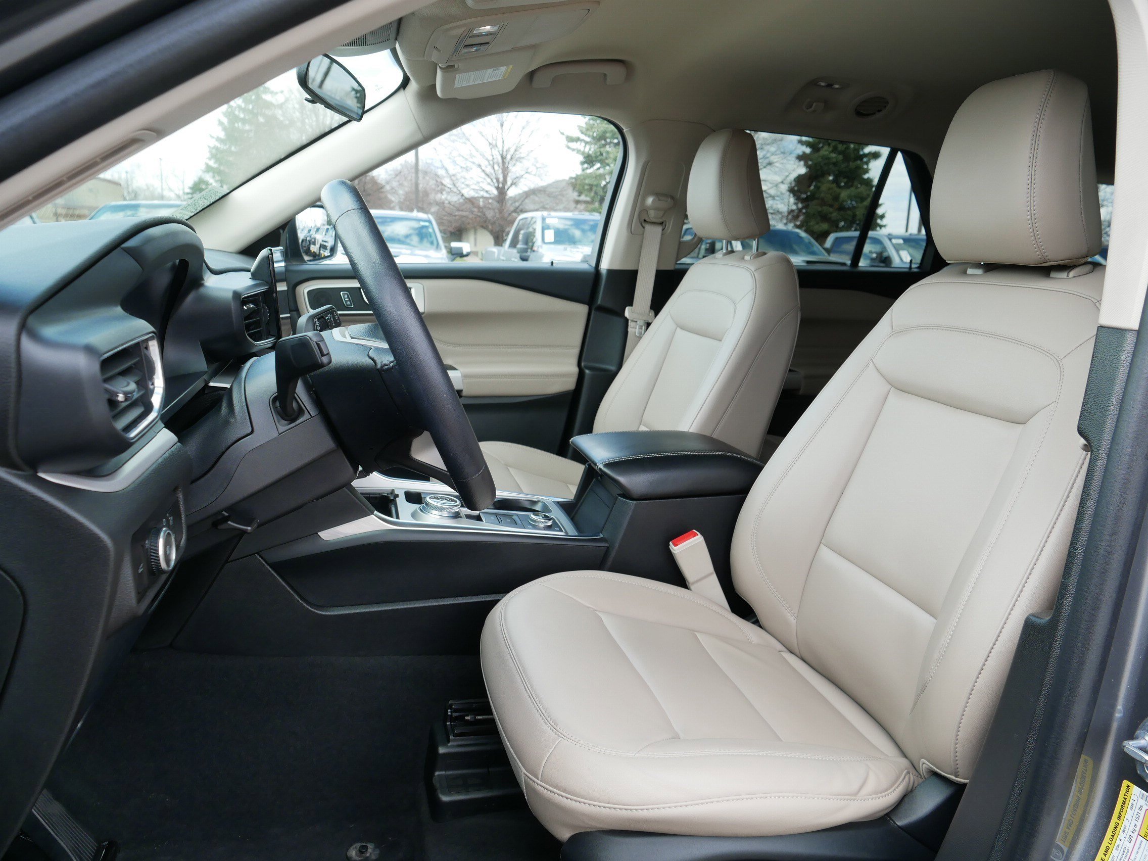 Used 2023 Ford Explorer XLT w/ Equipment Group 202A image 33