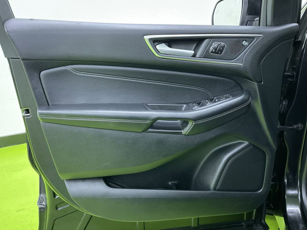 Used 2022 Ford Edge Titanium image 16