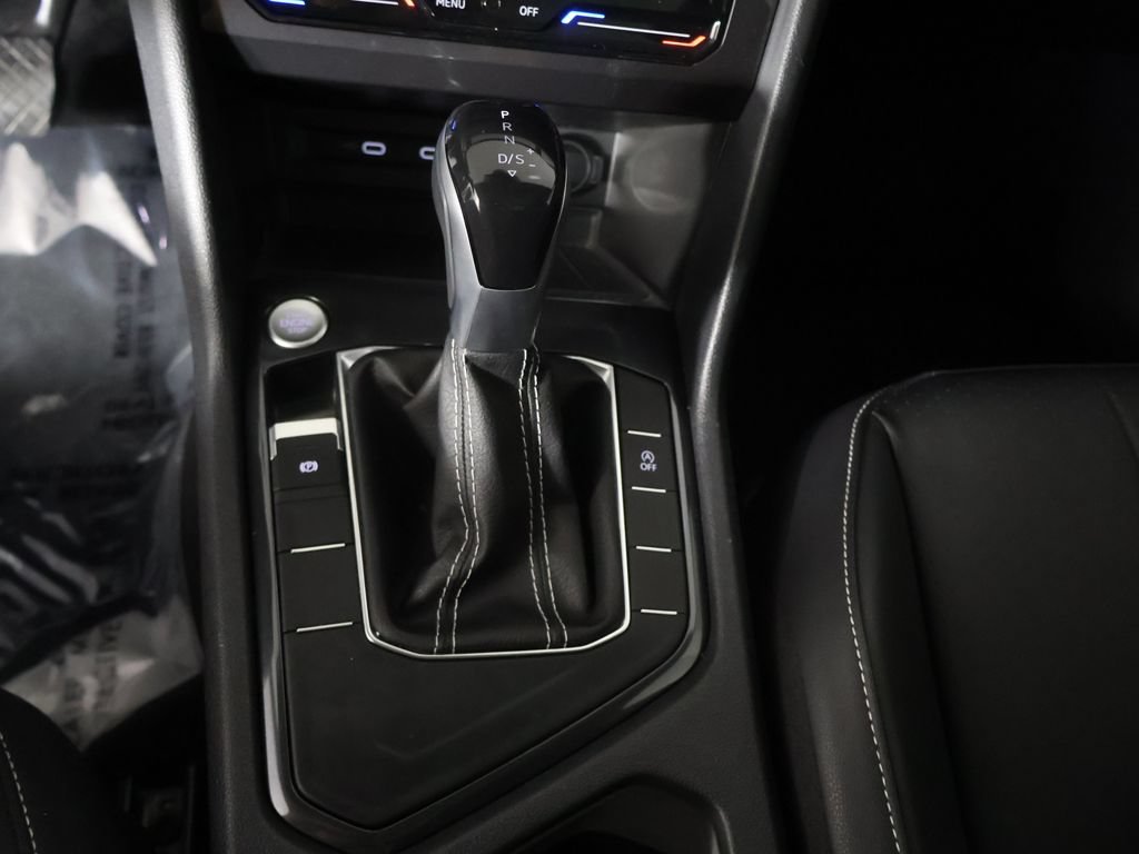 Used 2023 Volkswagen Tiguan SE w/ Panoramic Sunroof Package FWD image 48