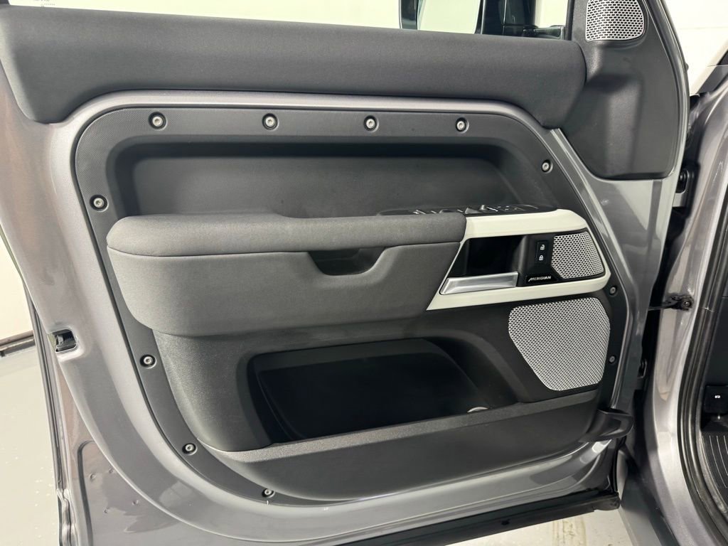 Used 2023 Land Rover Defender 130 S image 11