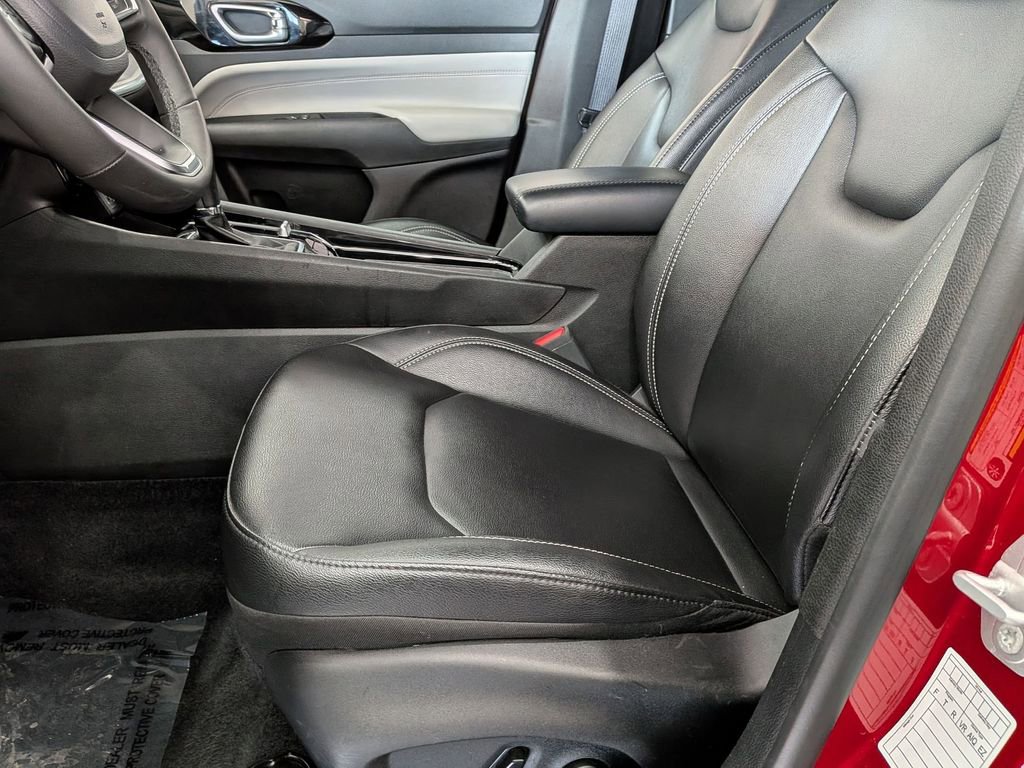 Used 2025 Jeep Compass Limited image 19