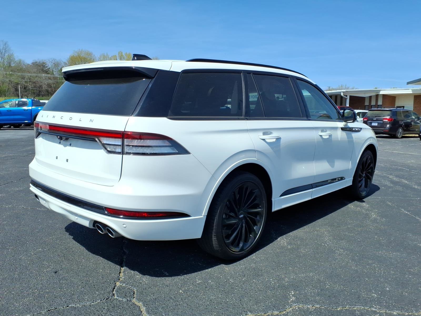 Used 2025 Lincoln Aviator Reserve w/ Equipment Group 201A image 9