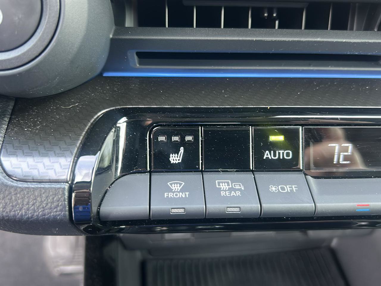 Used 2025 Toyota Prius FWD image 21