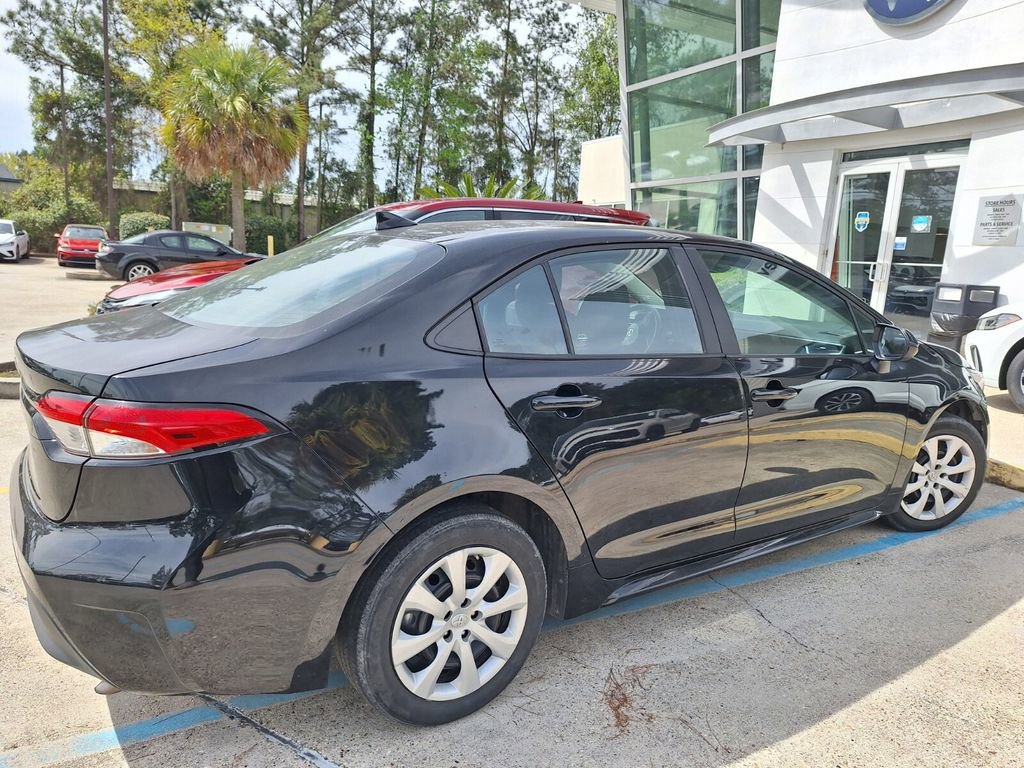Used 2023 Toyota Corolla LE image 4