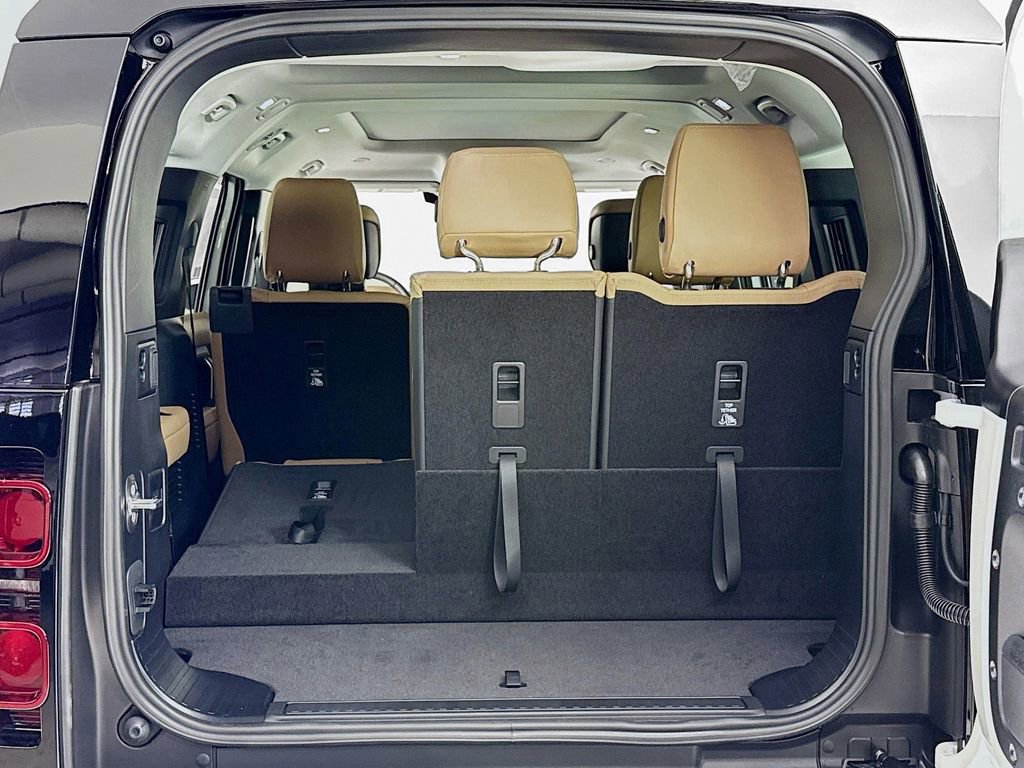 Used 2025 Land Rover Defender 130 S image 26