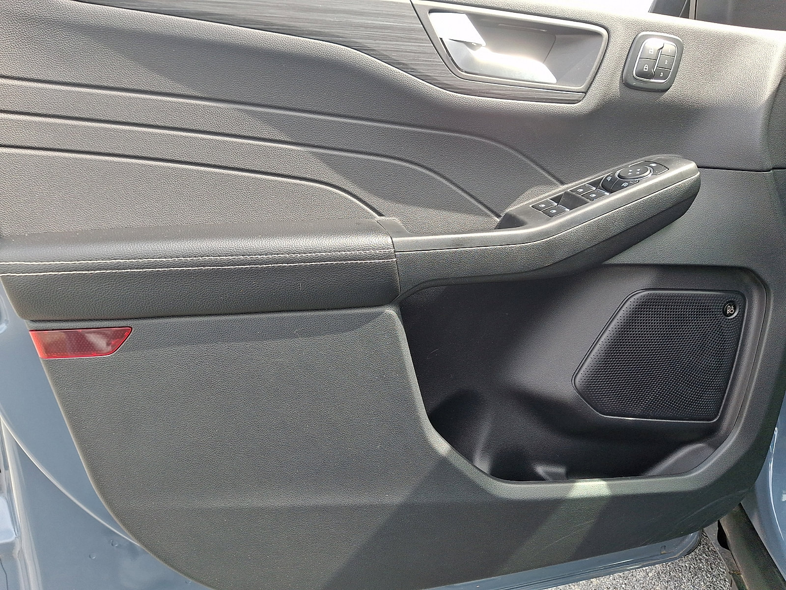 Used 2024 Ford Escape SE w/ PHEV Premium Package image 12