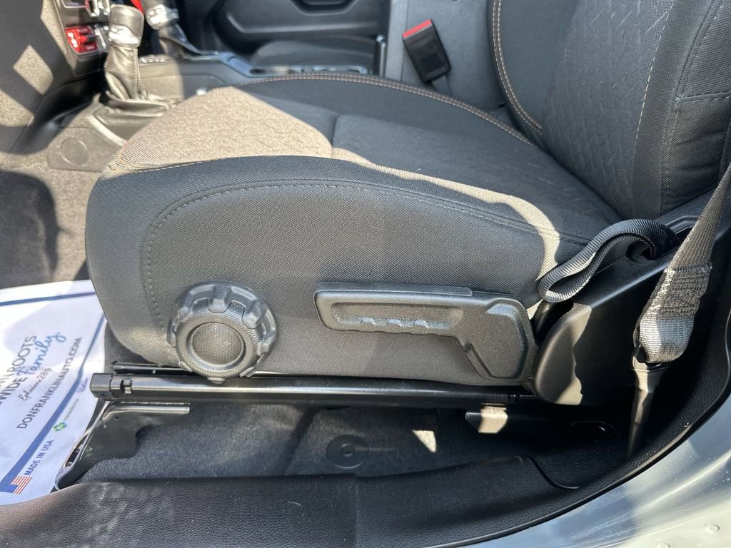 Used 2025 Jeep Gladiator Mojave w/ Convenience Group AWD/4WD image 12