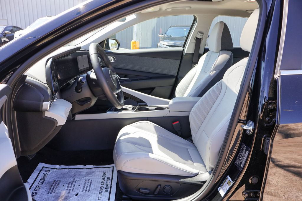 Used 2024 Hyundai Elantra Limited image 7