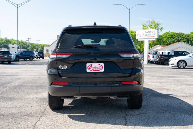 Certified 2025 Jeep Grand Cherokee Altitude AWD/4WD image 4