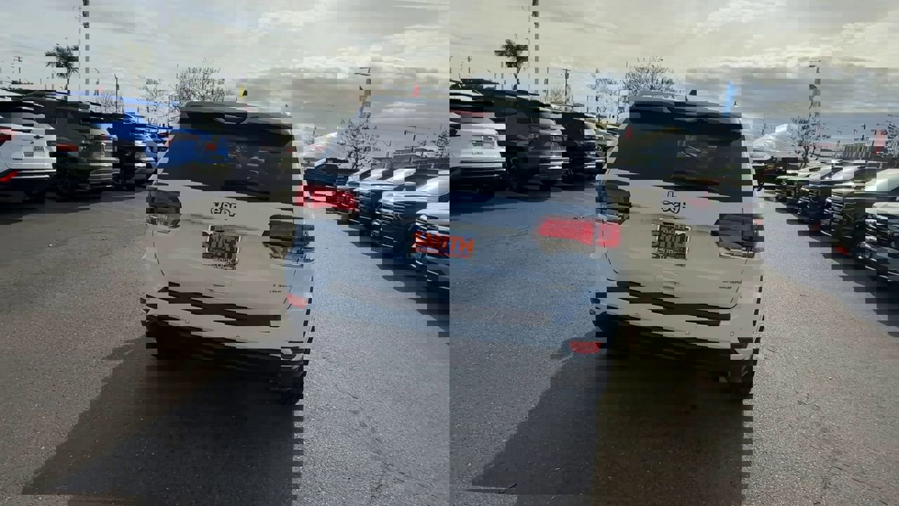 Used 2022 Jeep Grand Cherokee Laredo X image 6