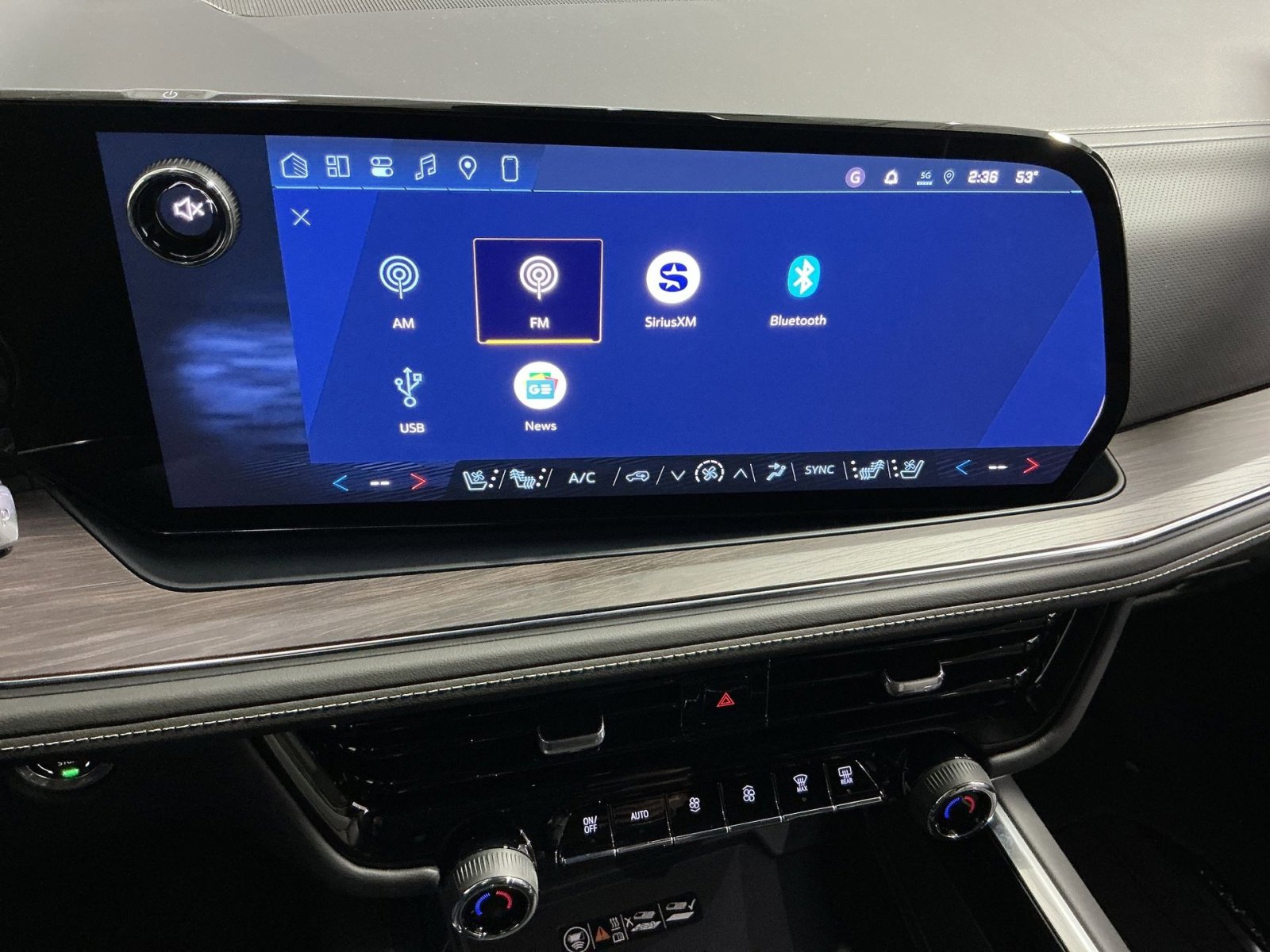 New 2026 Chevrolet Suburban Premier image 26