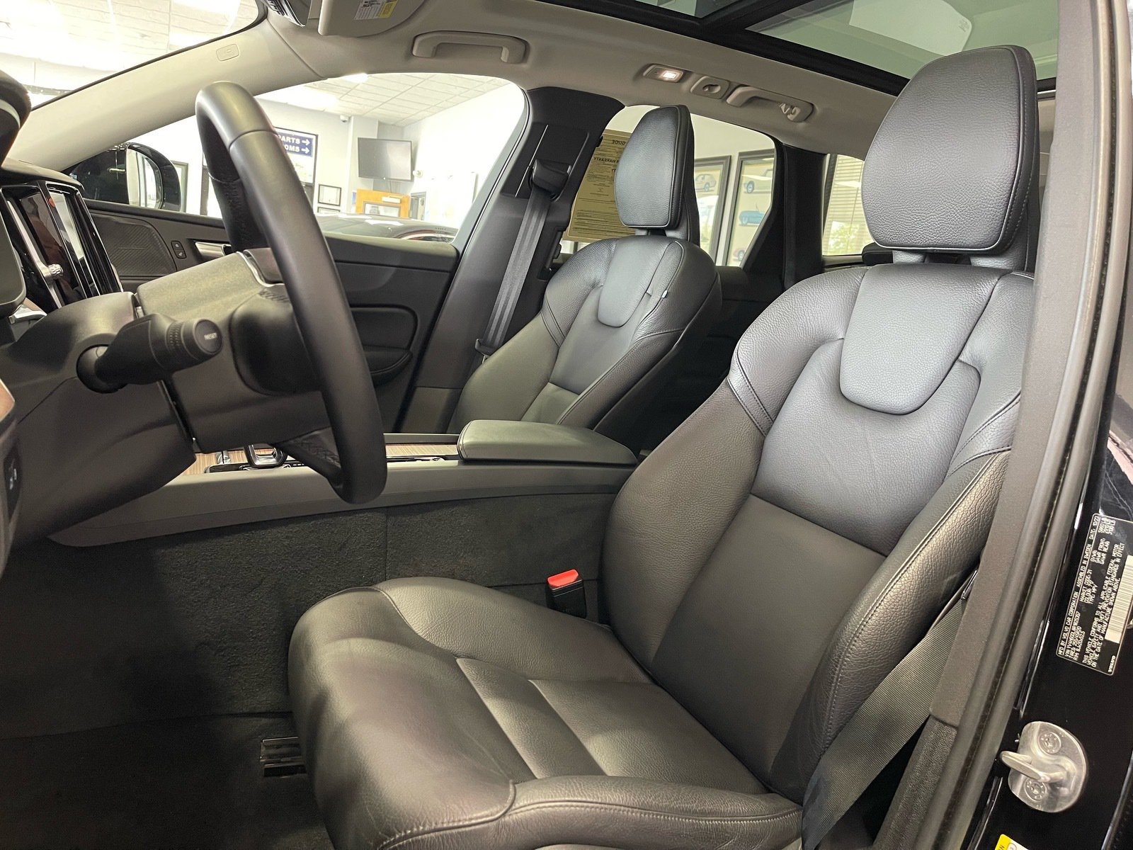 Used 2024 Volvo XC60 T8 Plus AWD/4WD image 25