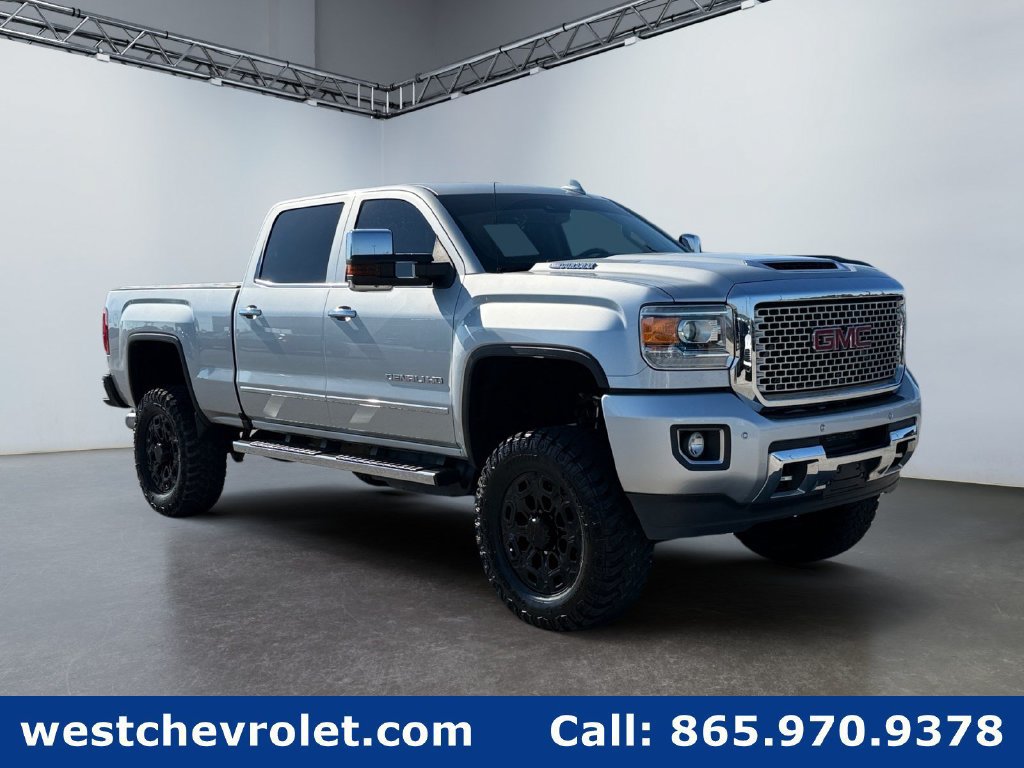 Used 2017 GMC Sierra 2500 Denali w/ Duramax Plus Package AWD/4WD image 1