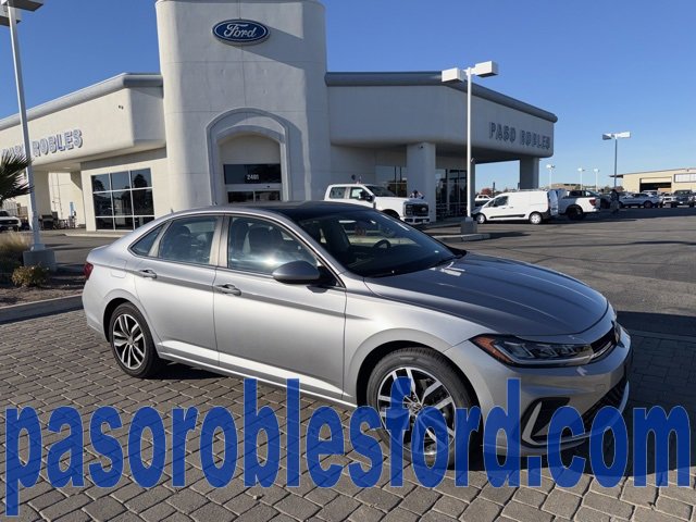 Used 2025 Volkswagen Jetta SE image 1