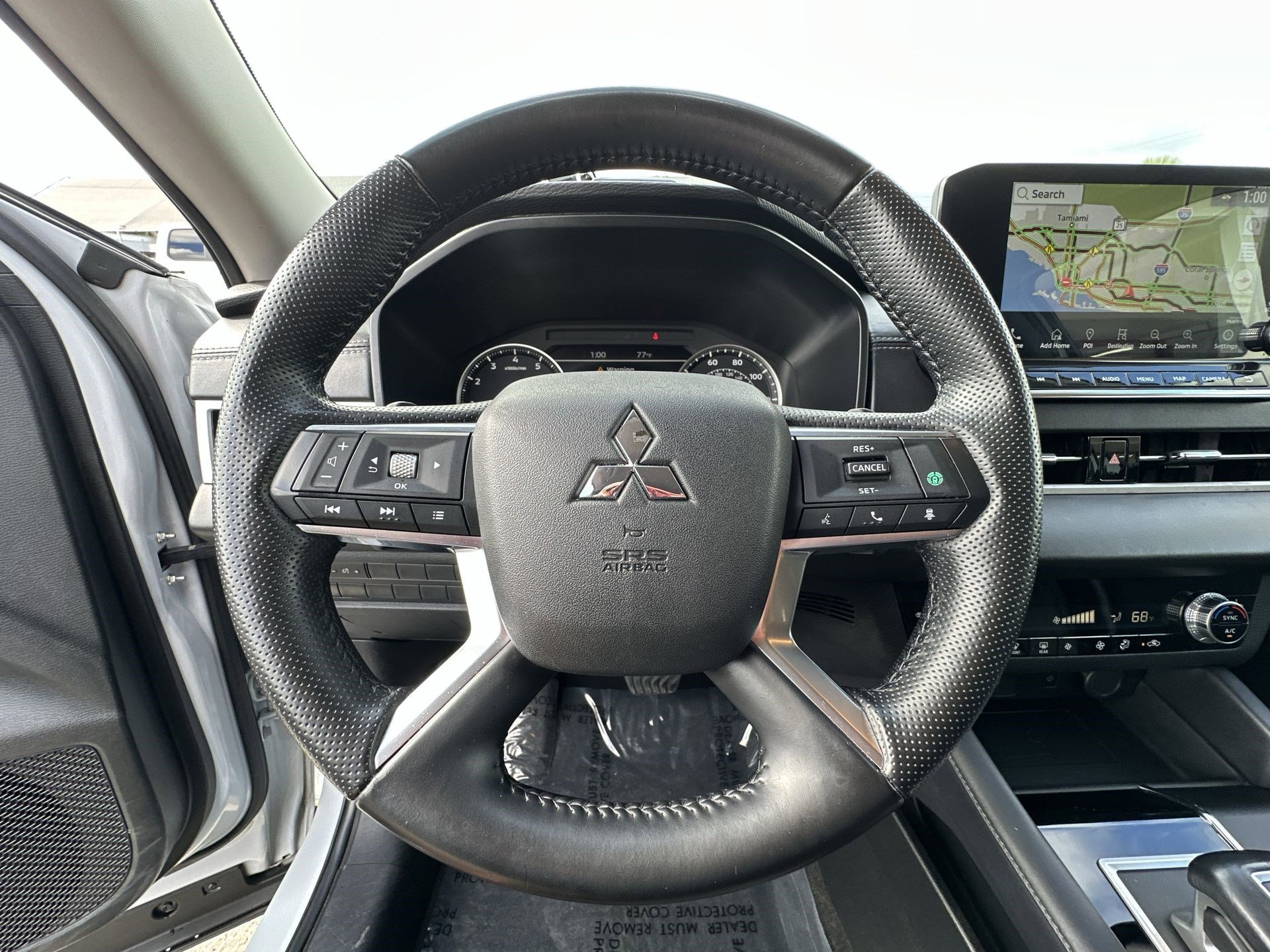 Used 2024 Mitsubishi Outlander SE Black Edition image 11