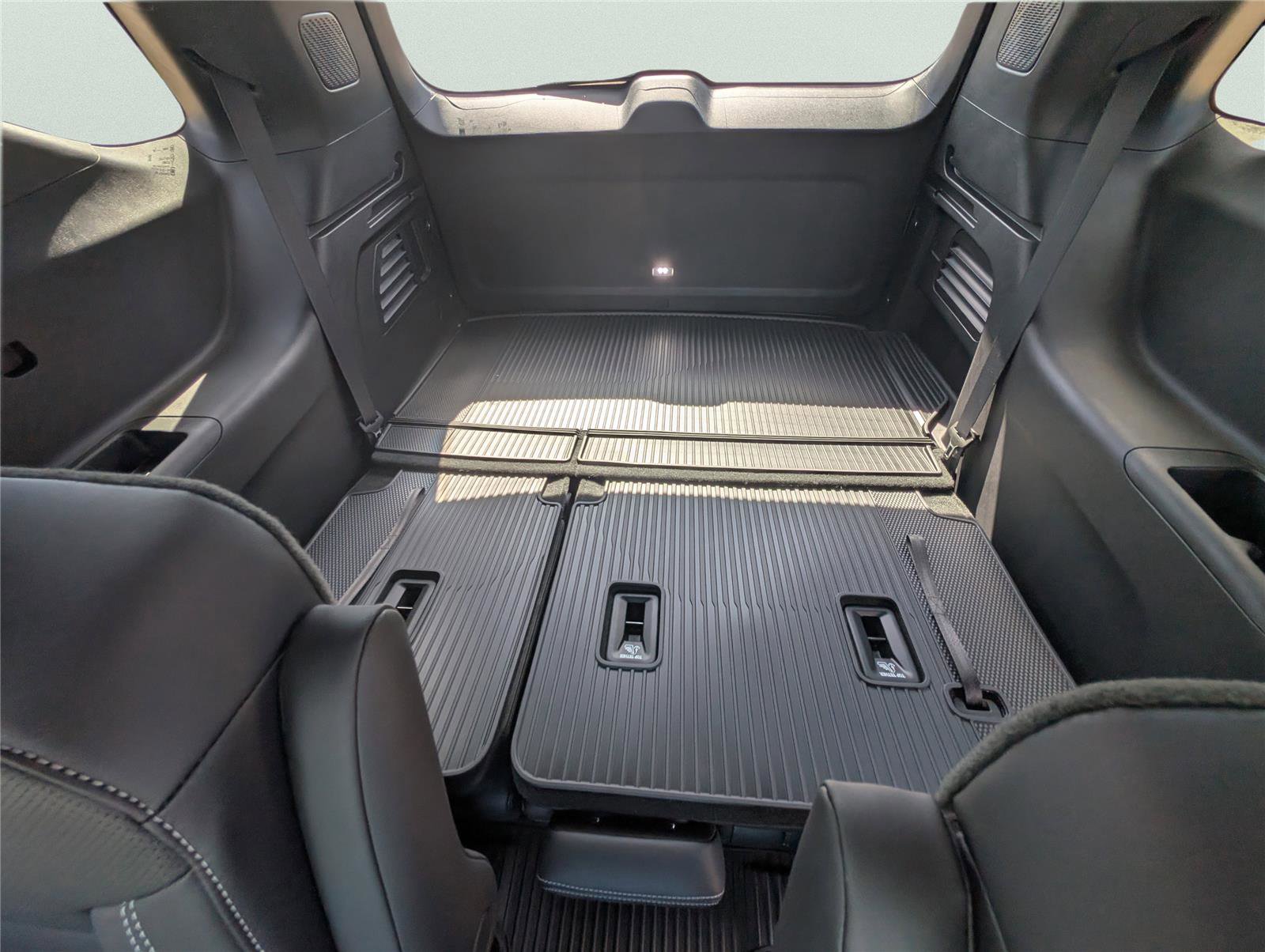 New 2026 Chevrolet Traverse LT w/ Sun and Wheel Package FWD image 15