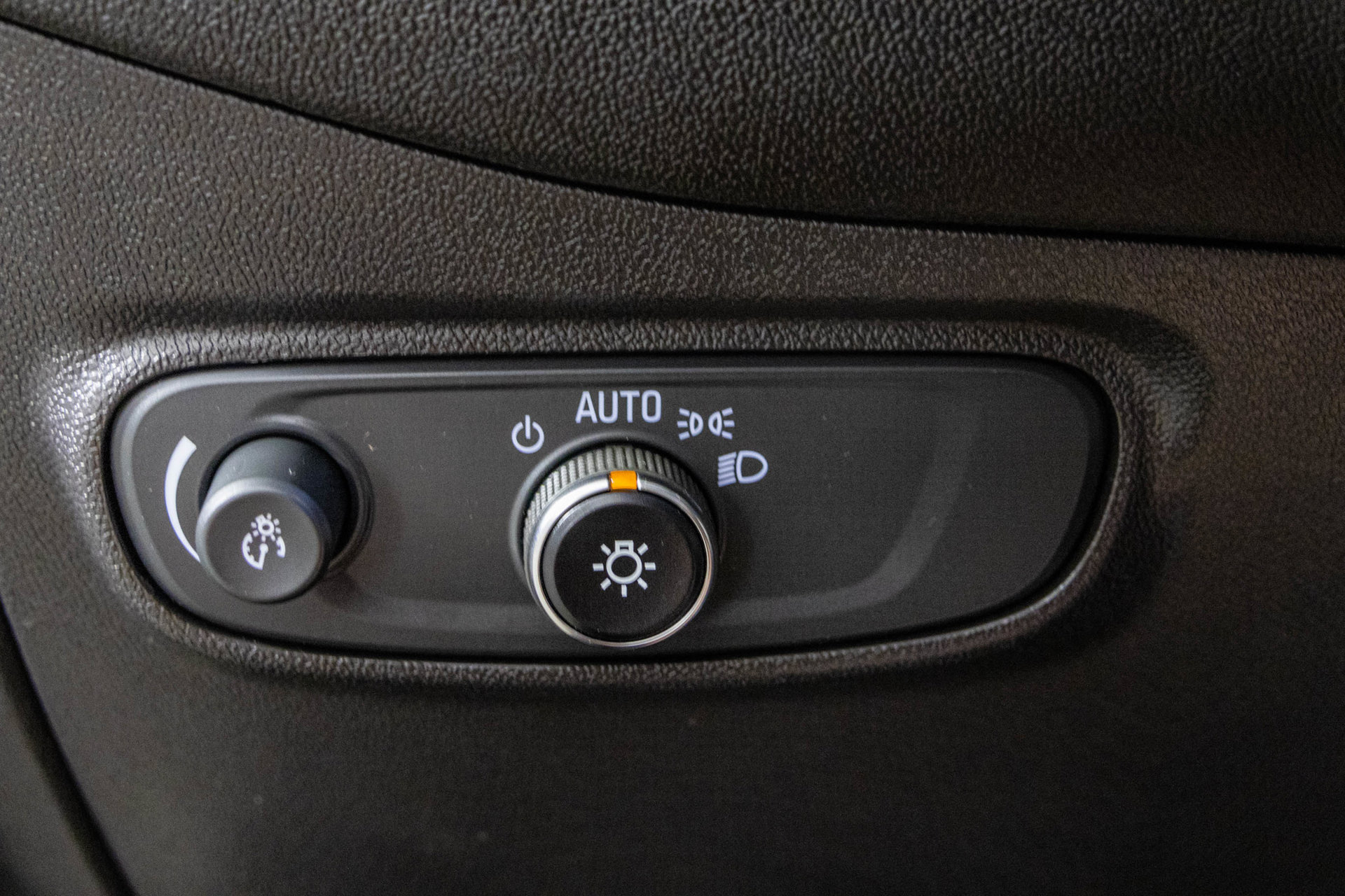 Used 2020 Chevrolet Equinox LS w/ LS Convenience Package FWD image 31