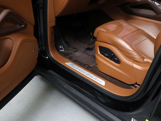 Used 2023 Porsche Cayenne Platinum Edition AWD/4WD image 26