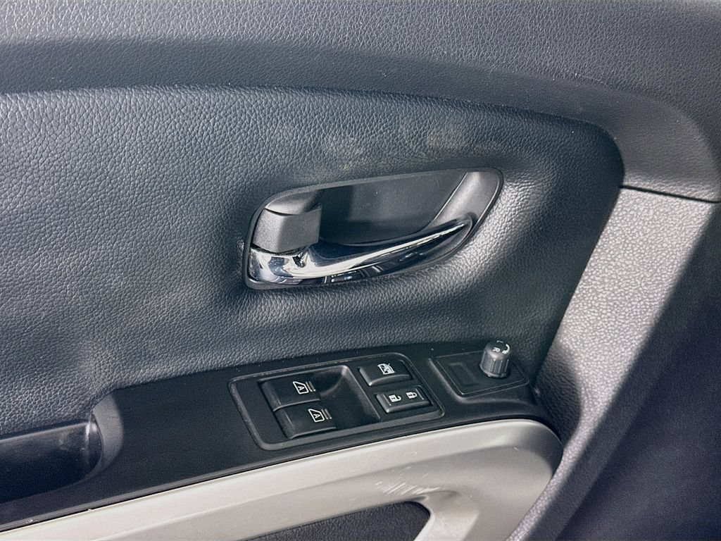 Used 2017 Nissan Titan SV AWD/4WD image 22