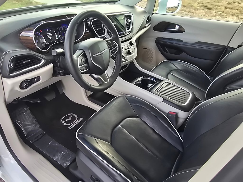 Used 2022 Chrysler Pacifica Limited image 26