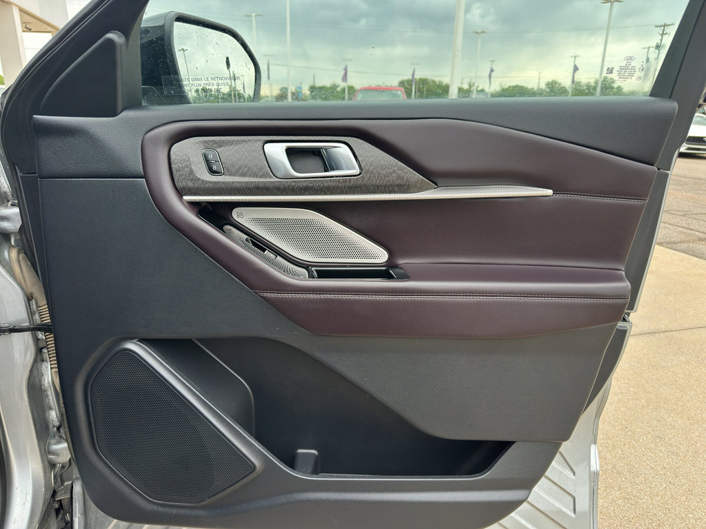 Used 2025 Ford Explorer Platinum AWD/4WD image 29
