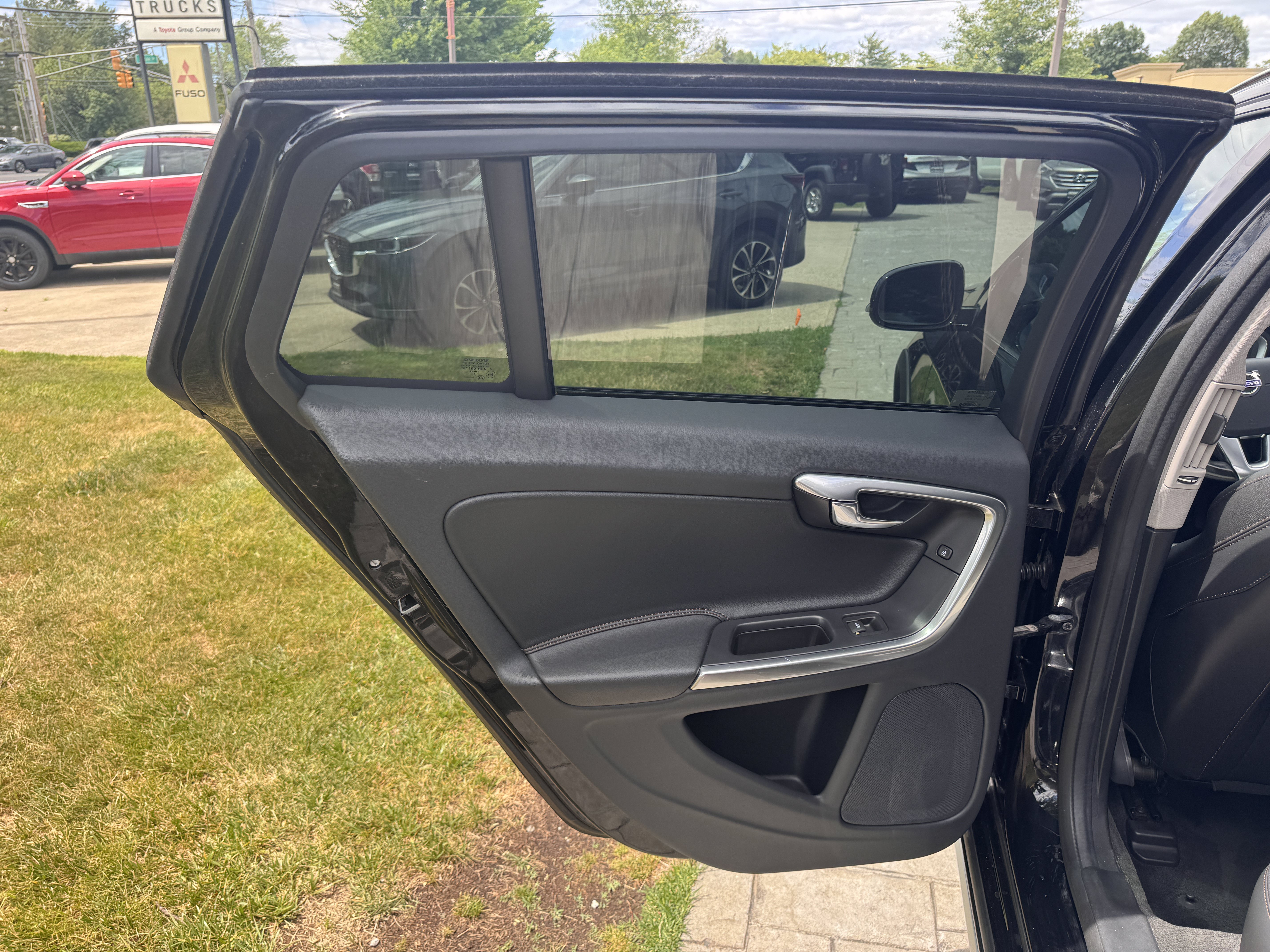 Used 2017 Volvo V60 T5 Cross Country w/ Climate Package AWD/4WD image 24