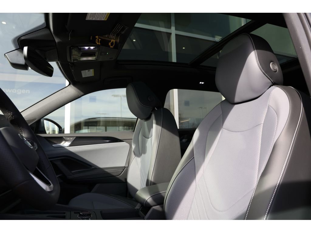 New 2026 Volkswagen Tiguan SE R-Line image 8