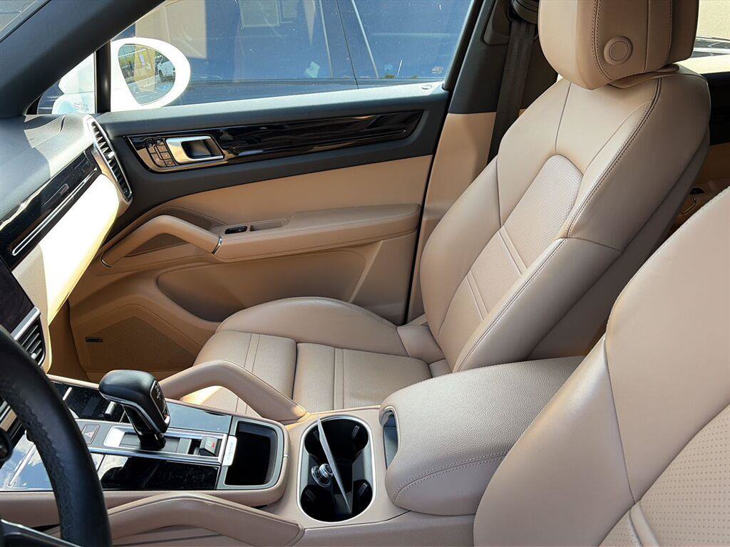 Used 2020 Porsche Cayenne AWD/4WD image 11