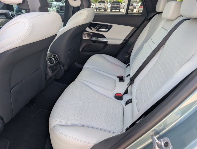 Used 2025 Mercedes-Benz GLC 350e 4MATIC image 26