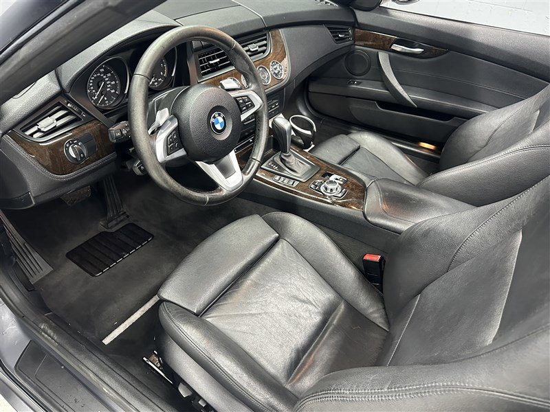 Used 2010 BMW Z4 sDrive30i image 2