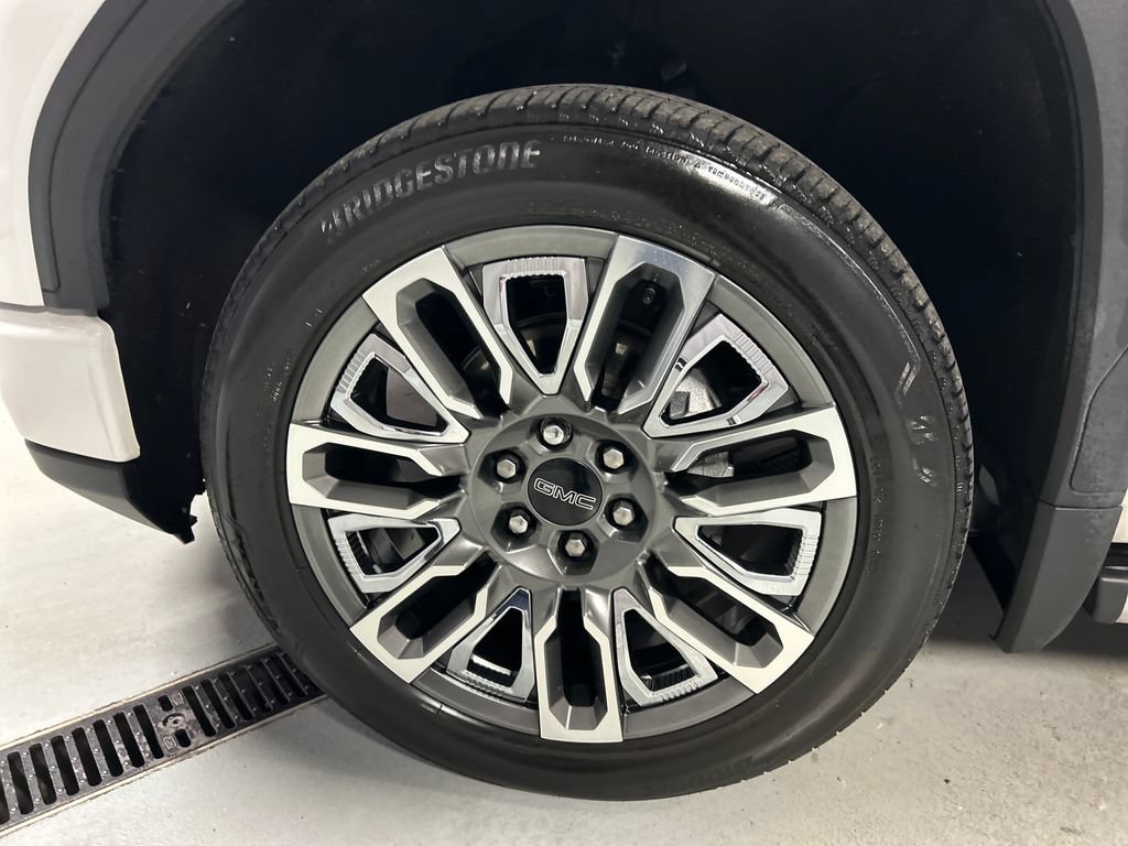 Used 2024 GMC Sierra 1500 Denali Ultimate AWD/4WD image 9