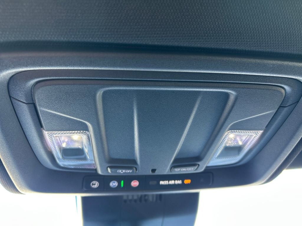 Used 2025 Chevrolet Silverado 2500 LT w/ Convenience Package image 38