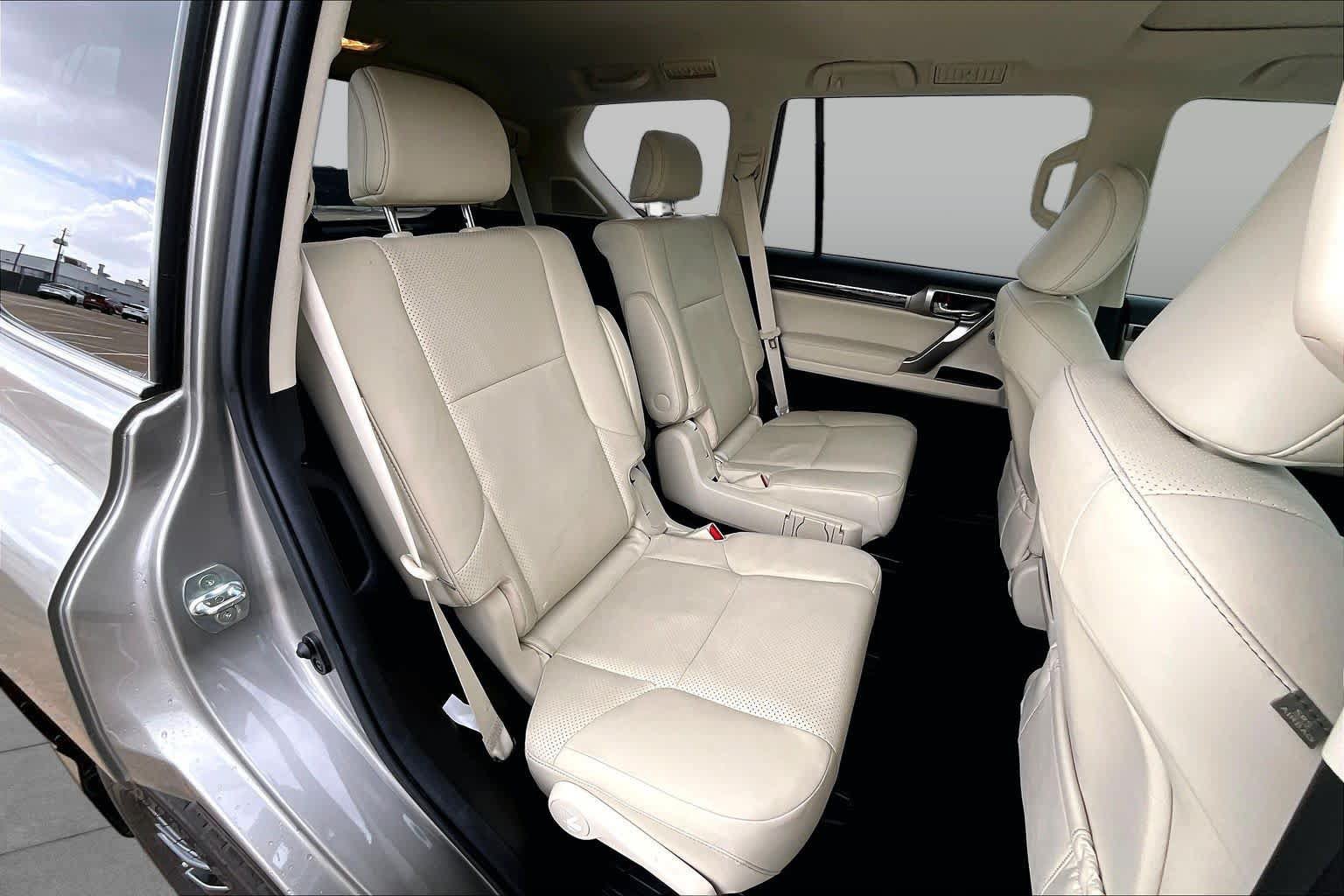 Used 2023 Lexus GX 460 Luxury w/ Sport Design Package AWD/4WD image 20