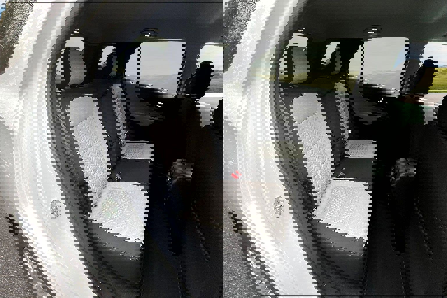 Used 2022 Chevrolet Equinox LS w/ LS Convenience Package image 16