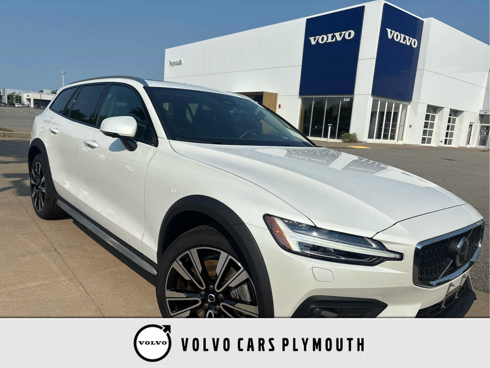 Used 2026 Volvo V60 B5 Cross Country Ultra w/ Protection Package Premier